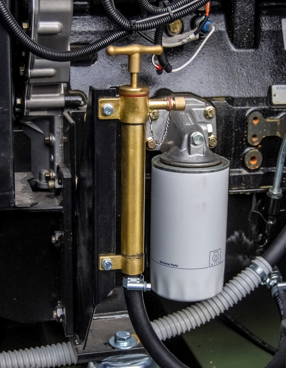 Zespół prądotwórczy ZPW 45 DTZ - pompka wymiany oleju